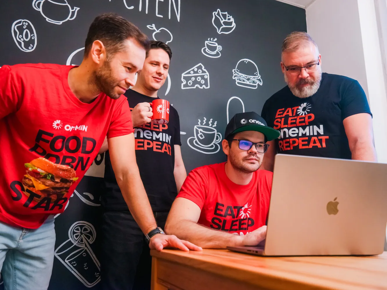 OneMin team working together